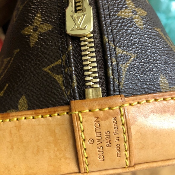 Authentic Louis Vuitton Alma Pm size & wallet, key holder - Picture 4 of 12